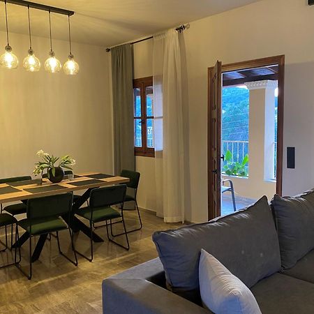 Villa Alexandra'S Boutique House Kato Garouna Esterno foto