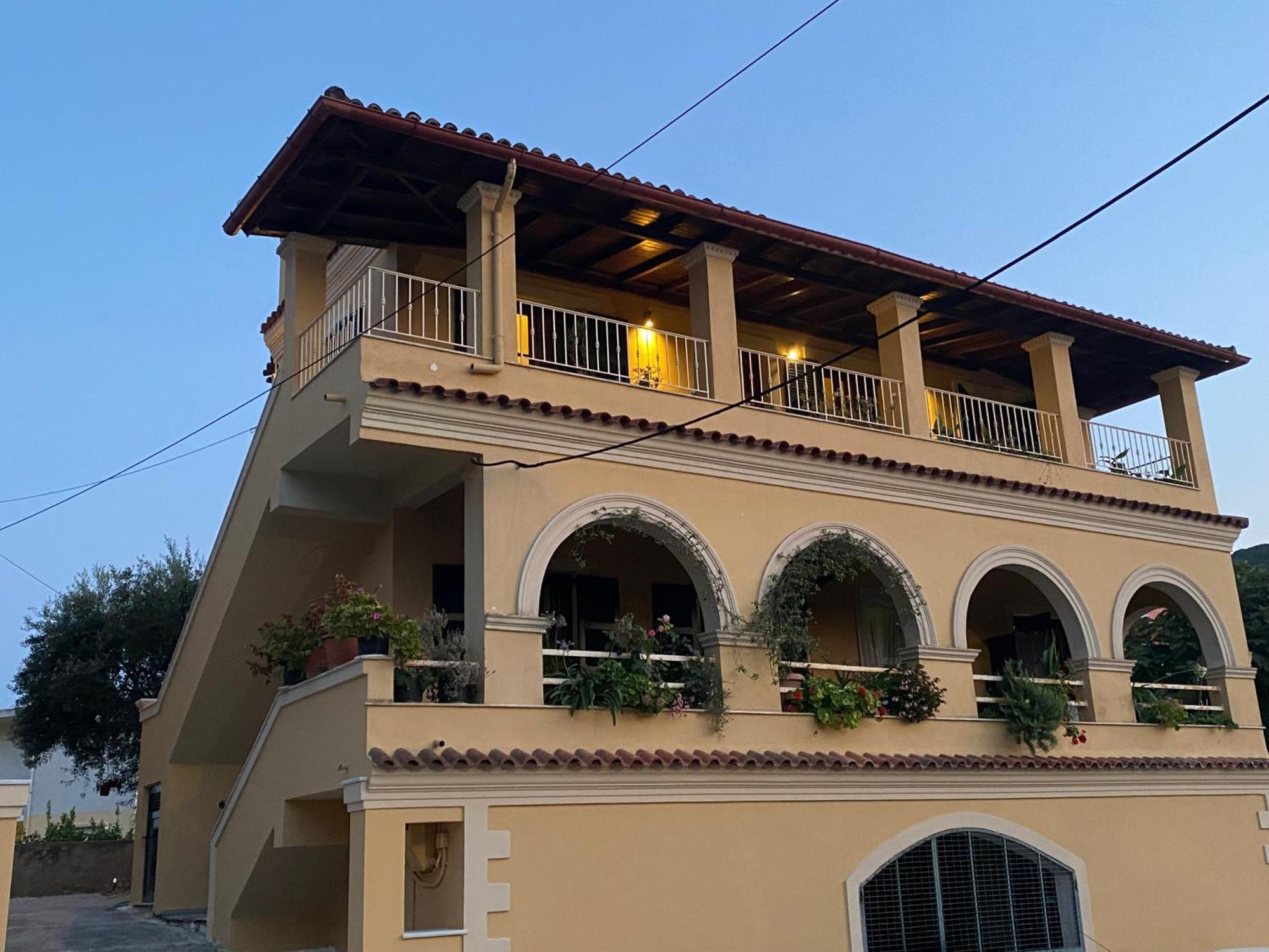 Villa Alexandra'S Boutique House Kato Garouna Esterno foto